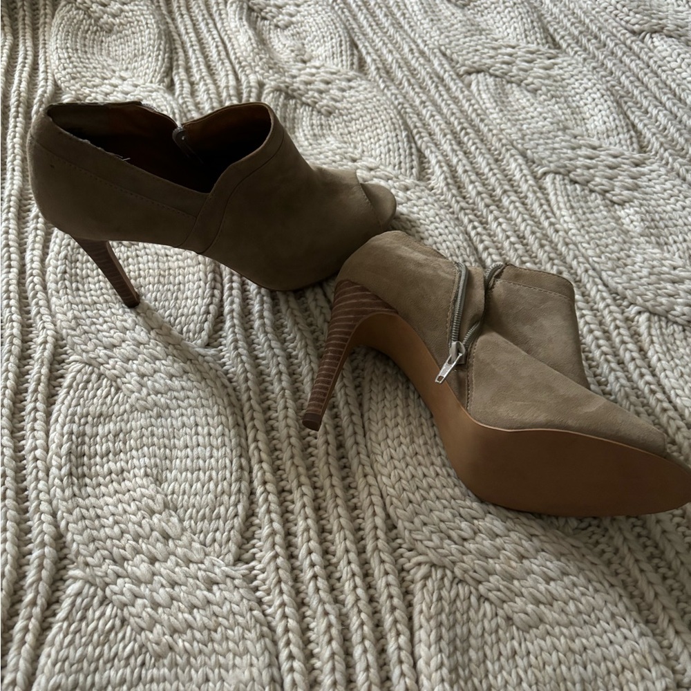 Audrey Brooke peep toe heel